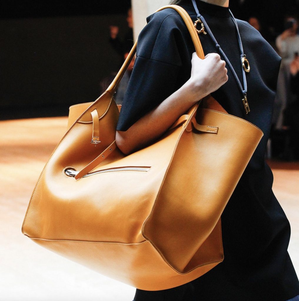 Trending Tote Bags: The Must-Have Styles You Need This Year插图3