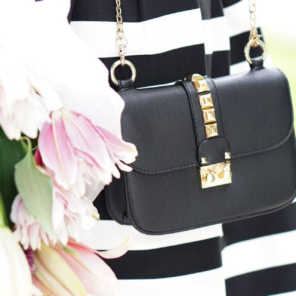 how to wear crossbody bag